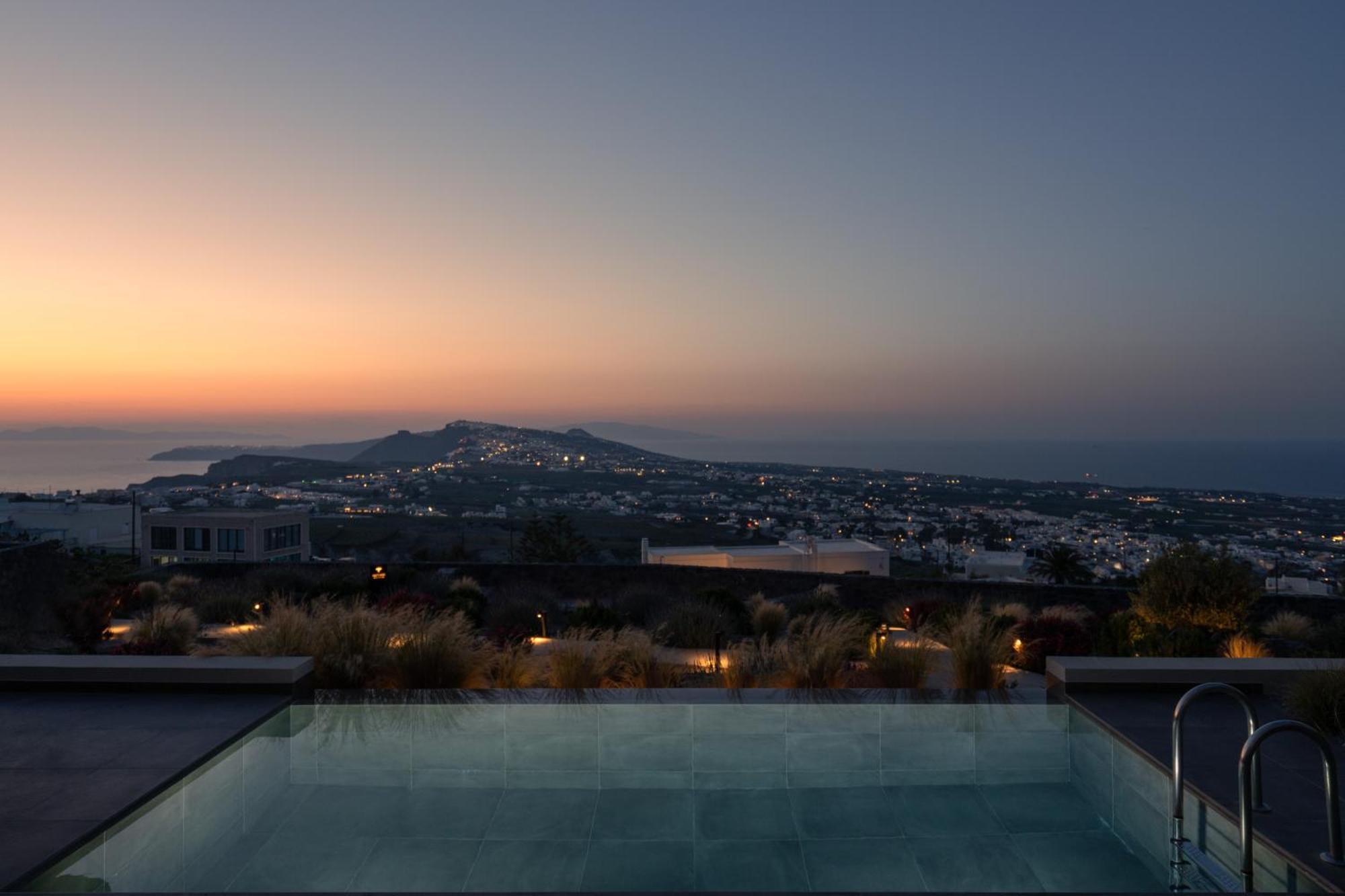 Apikia Santorini Hotel Pýrgos Eksteriør billede